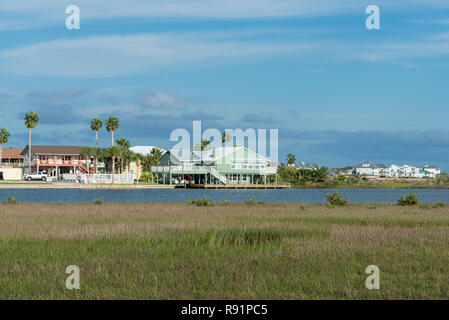 Wohnhäuser der vordringenden verehrten Feuchtgebiete im oberen Gulf Coast. Aransas National Wildlife Refuge, Texas, USA. Stockfoto