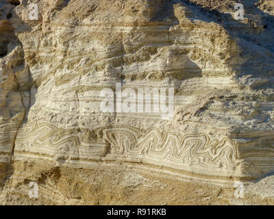 Marl Steinformationen. Erodiert Klippen aus Marl. Marl ist ein Calciumcarbonat - Reich, mudstone aus sedimentären Ablagerungen gebildet. In Israel fotografiert. Stockfoto