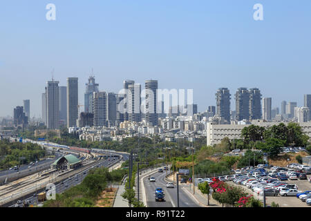 Tel Aviv, Israel Skyline von Norden gesehen Stockfoto