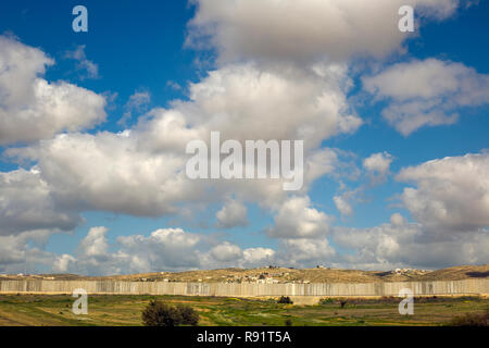 Konkrete Trennmauer zwischen Israel und Palästina im Westjordanland Stockfoto