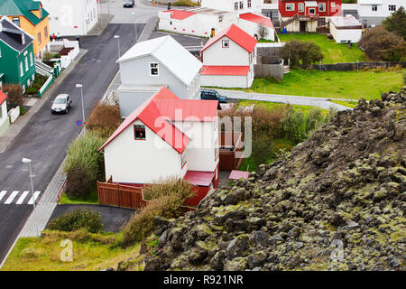 Am 23. Januar 1973 Eine 2 km lange Spalte öffnete raushauen Lava die Bildung einer neuen vocanoe, Eldfell. Der Lavastrom bedroht auf Heimaey Heimaey Stadt, in Stockfoto