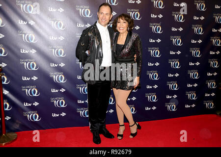 Didi Conn und Lucasz Rozycki Teilnahme an der Pressevorstellung für die kommende Serie von Dancing On Ice am Natural History Museum, Kensington, London. Bild Datum: Dienstag, 18. Dezember 2018. Foto: David Parry/PA-Kabel Stockfoto