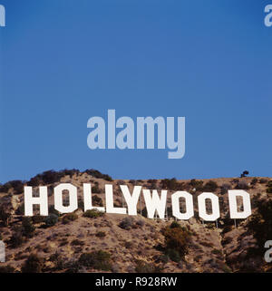 Hollywood, USA - 12. April 2015: in Hollywood Hills am Mount Lee der weltberühmten Sehenswürdigkeiten Hollywood Sign in Los Angeles, Kalifornien. Entfernt mit Text Stockfoto