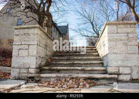 Alte Steintreppe Herbst Stockfoto