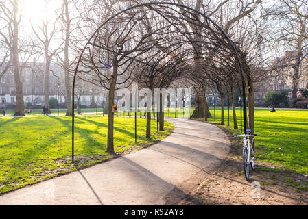 Russell Square, London, UK - Februar 2017. Russell Square, einem großen Garten Square in Bloomsbury, im Londoner Stadtteil Camden Stockfoto