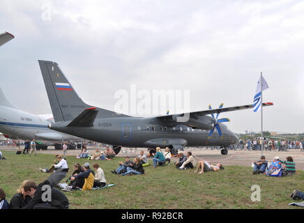 Schukowski, Russland. 20. August 2011. Air Show MAKS-2011. Antonov Flugzeug -140-100 Stockfoto