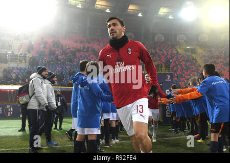 Foto Massimo Paolone/LaPresse 18 dicembre 2018 Bologna, Italia sport calcio Bologna vs Mailand - Campionato di calcio Serie A TIM" 2018/2019 - Stadio Renato Dall'Ara" Nella Foto: Alessio Romagnoli (AC Mailand) riscaldamento Mailand Foto Massimo Paolone/LaPresse Dezember 18, 2018 Bologna, Italien Sport Fussball Bologna vs Mailand - Italienische Fußball-Liga einen TIM 2018/2019 - "Renato Dall'Ara" Stadium. In der Pic: Alessio Romagnoli (AC Mailand) warm up Mailand Stockfoto