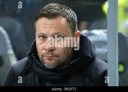 18. Dezember 2018, Berlin: Fussball: 1. Fussballbundesliga, 16. Spieltag, Hertha BSC - FC Augsburg im Olympiastadion Berlin. Head Coach Pal Dardai von Hertha BSC vor dem Start des Spiels. Foto: Andreas Gora/dpa - WICHTIGER HINWEIS: In Übereinstimmung mit den Anforderungen der DFL Deutsche Fußball Liga oder der DFB Deutscher Fußball-Bund ist es untersagt, zu verwenden oder verwendet Fotos im Stadion und/oder das Spiel in Form von Bildern und/oder Videos - wie Foto Sequenzen getroffen haben. Stockfoto