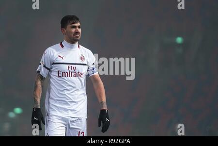 ESCLUSIVA MAILAND Foto Spada/LaPresse vom 18. Dezember 2018 Bologna (Italia) Sport calcio Bologna vs Mailand - Campionato di calcio Serie A TIM 2018/2019 Stadio Renato Dall'Ara Nella Foto: Alessio Romagnoli EXKLUSIVE MAILAND Foto Spada/LaPresse Dezember 18, 2018 in Bologna (Italien) Sport Fussball Bologna Mailand - Italienische Fußball-Liga einen TIM 2018/2019 - Renato Dall'Ara Stadion im Pic vs: Alessio Romagnoli Stockfoto