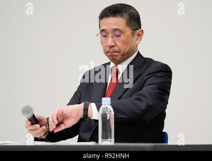 Yokohama, Japan. 17 Dez, 2018. Nissan Motor Co. Präsident Hiroto Saikawa spricht während einer Pressekonferenz am Hauptsitz des Unternehmens, in dem er bekanntgab, daß das carmaker wird einen besonderen Ausschuss corporate governance am Montag zu verbessern, 17. Dezember 2018. Nissans Entscheidung ein Nachfolger für Ghosn zu ernennen hat sich verzögert. Quelle: LBA/Alamy leben Nachrichten Stockfoto