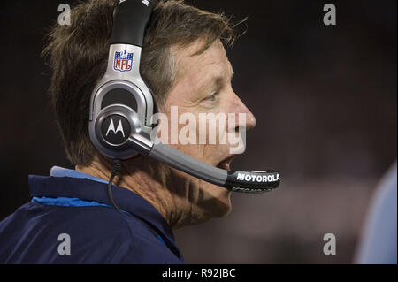 Oakland, Kalifornien, USA. 14. Sep 2009. Ehemalige Raider Haupttrainer Norm Turner ist jetzt der Head Coach der San Diego Chargers am Montag, 14. September 2009, an Oakland-Alameda County Coliseum in Oakland, Kalifornien. Die Ladegeräte besiegt die Räuber 20-24. Credit: Al Golub/ZUMA Draht/Alamy leben Nachrichten Stockfoto