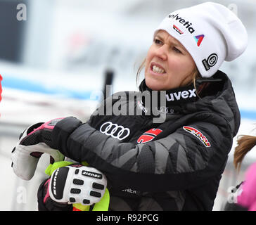 19. Dezember 2018 Italien, Gröden: Ski Alpin: Weltcup, Super G, Frauen: Ski Racer Viktoria Rebensburg aus Deutschland nach dem Rennen. Foto: Maximilian Haupt/dpa Stockfoto