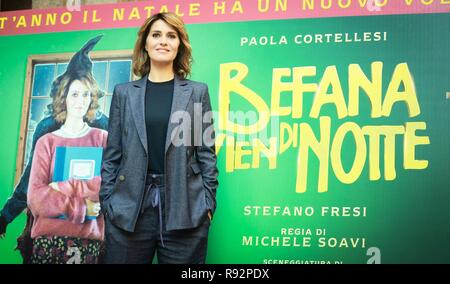 Foto: Stefano Colarieti/LaPresse 19.12.2018, Roma, Hotel Visconti, PHOTOCALL pro il Film: "La Befana Vien di notte" SPETTACOLO nella foto: Paola Cortellesi (armani) Foto: Stefano Colarieti/LaPresse zum 19. Dezember 2018 Rom, Hotel Visconti, Fotoshooting für den Film: "La Befana Vien di notte" in der Pic: Paola Cortellesi (armani) Stockfoto