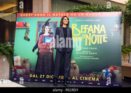 Rom, Italien. 19 Dez, 2018. Hotel Le Mèridienne Visconti - Präsentation film LA BEFANA VIEN DI NOTTE Paola Cortellesi in der Rolle von Paola/Befana Credit: Giuseppe Andidero/Alamy leben Nachrichten Stockfoto