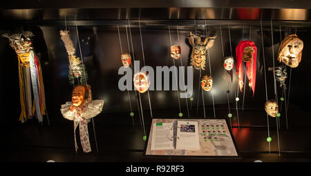 Kitzingen, Deutschland. 11 Dez, 2018. Verschiedene Karneval Masken aus dem deutschsprachigen Raum sind in der Deutschen fastnacht Museum ausgestellt. Credit: Daniel Karmann/dpa/Alamy leben Nachrichten Stockfoto