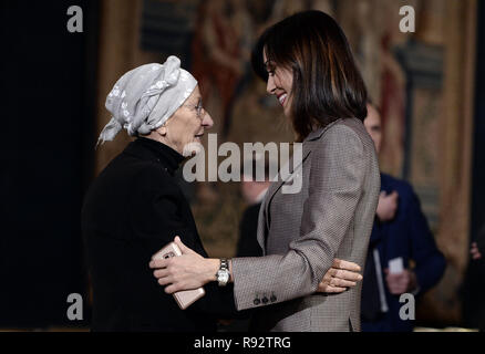 Roma, Italia. 19 Dez, 2018. . Festakt zum Jahresende Grüße mit Vertretern der Institutionen, der politischen Kräfte und der Zivilgesellschaft in den Pic Emma Bonino, Mara Carfagna Credit: LaPresse/Alamy leben Nachrichten Stockfoto