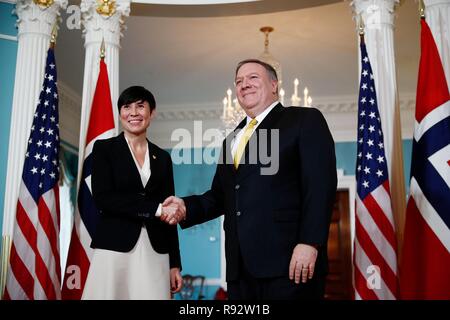 Washington, USA. 19 Dez, 2018. Us-Staatssekretär Mike Pompeo (R) trifft sich mit der norwegische Außenminister Ine Eriksen Soreide des US-Außenministeriums, in Washington, DC, USA, am Dez. 19, 2018. Credit: Ting Shen/Xinhua/Alamy leben Nachrichten Stockfoto
