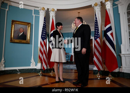 Washington, USA. 19 Dez, 2018. Us-Staatssekretär Mike Pompeo (R) trifft sich mit der norwegische Außenminister Ine Eriksen Soreide des US-Außenministeriums, in Washington, DC, USA, am Dez. 19, 2018. Credit: Ting Shen/Xinhua/Alamy leben Nachrichten Stockfoto