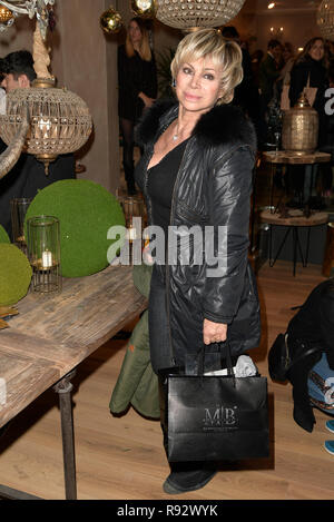 Rom, Italien. 19 Dez, 2018. Animation Weihnachtsfeier organisiert von Niki Nika Storeim das Foto: Carmen Russo Credit: LaPresse/Alamy leben Nachrichten Stockfoto