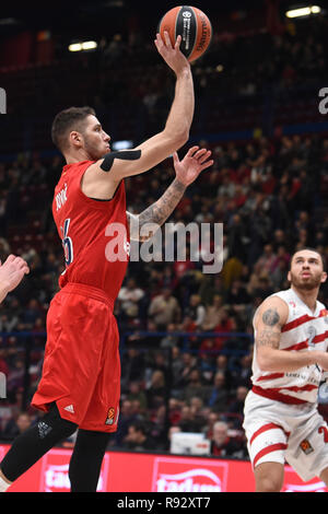 Foto Claudio Grassi/LaPresse 19 dicembre 2018 Assago (MI) Italia sport Warenkorb AX Armani Exchange Olimpia Milano vs FC Bayern Monaco - Turkish Airlines Eurolega 2018/2019 - Mediolanum Forum. Nella Foto: Stefan Jovic (Nr. 16 FC Bayern Monaco) Al tiro Foto Claudio Grassi/LaPresse Dezember 19, 2018 Assago (MI) Italien sport Warenkorb AX Armani Exchange Olimpia Milano vs FC Bayern München - Turkish Airlines EuroLeague 2018/2019 - Mediolanum Forum. Im Bild: Stefan Jovic (Nr. 16 FC Bayern Monaco) schießen Stockfoto