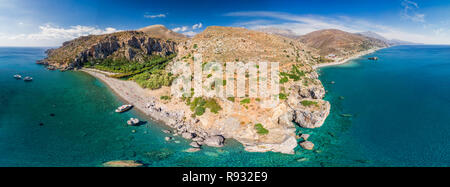 Preveli Strand auf der Insel Kreta mit azurblauen Wasser, Griechenland, Europa. Kreta ist die größte und bevölkerungsreichste der griechischen Inseln. Stockfoto