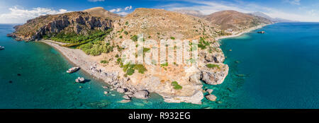 Preveli Strand auf der Insel Kreta mit azurblauen Wasser, Griechenland, Europa. Kreta ist die größte und bevölkerungsreichste der griechischen Inseln. Stockfoto