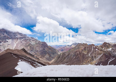 Abenteuer mit Berge, Schnee, schöne Himmel und mehr in Aconcagua National Park. Verrückt auf die Anden Stockfoto