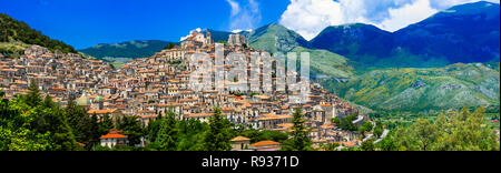 Beeindruckende Morano Calabro Dorf, Panoramaaussicht, Kalabrien, Italien. Stockfoto