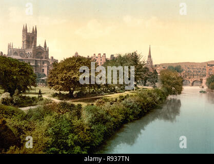 Die Abtei, von der Brücke, Bath, England - Bild zeigt die Abtei von Bath auf der linken, mit der Pulteney Bridge in der Ferne, am Fluss Avon, Kreuzung in Bath, England, um 1900 Stockfoto