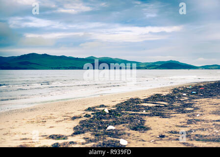 Küste auf das Meer blauer Himmel den Sand Hügel am Horizont. Meer von Japan im Pazifischen Ozean Stockfoto
