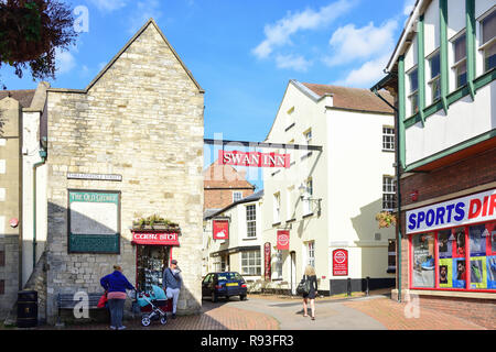 16. jahrhundert Swan Inn, Union Street, Stroud, Gloucestershire, England, Vereinigtes Königreich Stockfoto