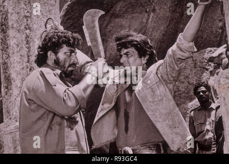 Amjad Khan und Dharmendra Indian bollywood Filmschauspieler in Hindi Film Sholay, Indien, Asien, Indisch, Asiatisch, Altes Vintage 1900s Bild Stockfoto