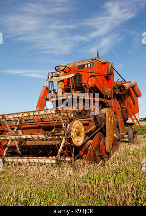 Eine alte vintage Allis Chalmers 1963 Gleaner Mähdrescher Stockfoto