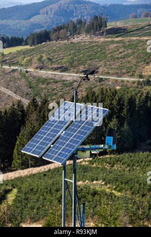 Private Wetterstation von Sauerlandwetter.de, mit Solarenergie, Messung von Temperatur, Feuchte, Luftdruck, Stockfoto