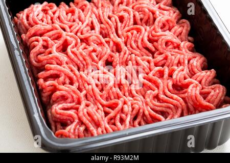 Hackfleisch in Kunststoff Fach. Stockfoto