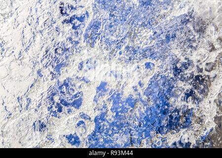 Wasser läuft eine Glasscheibe, symbolische Bild für Wasserverbrauch, Abwasser Stockfoto