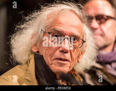 Der Künstler Christo, Pressekonferenz zur Eröffnung der Ausstellung von Christo-Installation 'Big Air Package" in der Stockfoto