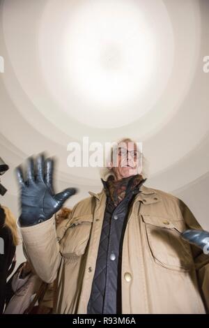 Der Künstler Christo bei der Eröffnung der Ausstellung von Christo-Installation 'Big Air Package" im Gasometer Oberhausen Stockfoto