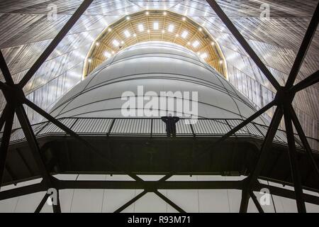 Installation von Christo, 90 Meter hoch, 50 Meter breit, bestehend aus 20.350 Quadratmeter Stoff und 4500 Meter Seil, Stockfoto