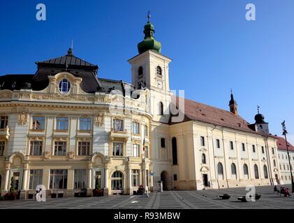 Rathaus, Katholische Garnisonkirche auf dem Grand Boulevard, Piata Mare, Sibiu, Hermannstadt, Siebenbürgen, Rumänien Stockfoto