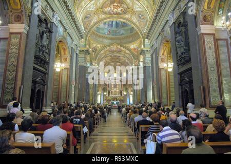 Die Messe in der Päpstlichen Heiligtum der Jungfrau des Rosenkranzes von Pompeji (Italienisch: Pontificio Santuario della Beata Vergine del Santo Rosario Di Po Stockfoto