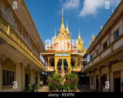 Munireangsay Pagode kleine goldene Pagode, die ursprünglich im Jahre 1946 erbaut zu dienen können sich Tho Khmer Gemeinschaft Verzierungen typisch ist der Khmer buddhistischen Pagoden Stockfoto