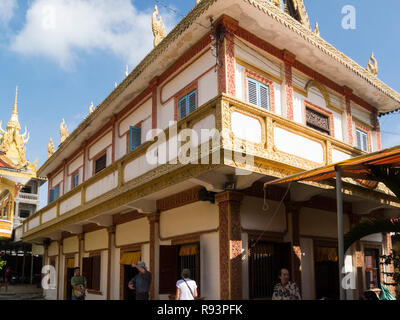 Munireangsay Pagode kleine goldene Pagode, die ursprünglich im Jahre 1946 erbaut zu dienen können sich Tho Khmer Gemeinschaft Ornamentik ist typisch für die Roten Khmer buddhistischen Pagode Stockfoto