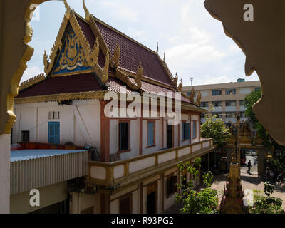 Munireangsay Pagode kleine goldene Pagode, die ursprünglich im Jahre 1946 erbaut zu dienen können sich Tho Khmer Gemeinschaft Ornamentik ist typisch für die Roten Khmer buddhistischen Pagoden Stockfoto