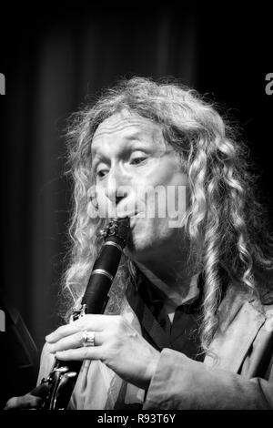 Julian Stringle Solo für Klarinette mit Ken Peplowski, Scarborough Jazz Festival 2017 Stockfoto