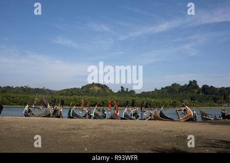 Fischerboot am Chouf Razu, Cox's Bazar, Bangladesch. Stockfoto