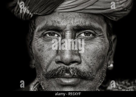 Porträt eines Mannes von Pushkar, monochrom, Rajasthan, Indien Stockfoto