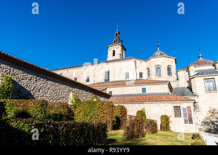 Madrid, Spanien - 15. Dezember 2018: Das Kloster von Santa Maria de El Paular. Es ist ein ehemaliges Kartäuserkloster nordwestlich von Madrid, in Stockfoto