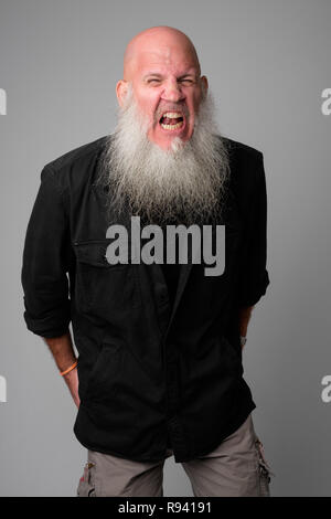 Wütend reife Kahlen bärtigen Mann in Rage und Schreien und Schreien Stockfoto