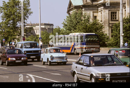 Deutsche Autos der Marke Trabant in Berlin Verkehr Stockfoto